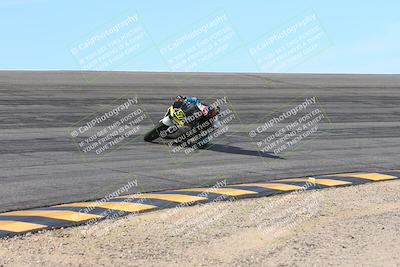 media/Feb-07-2025-CVMA Friday Practice (Fri) [[7034960ba2]]/4-Racer 4/Session 2 (Bowl)/